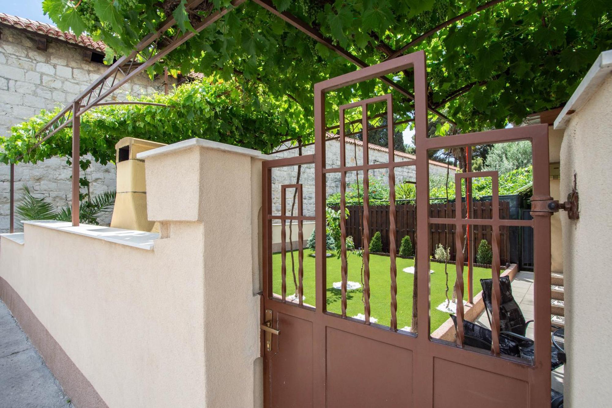 Antique Garden Villa Сплит Экстерьер фото